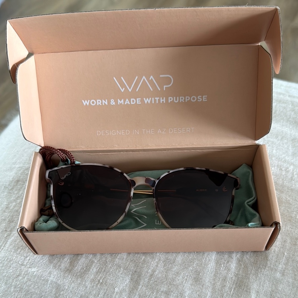 WMP ‘Aubrie’ beige tortoise polarized sunglasses